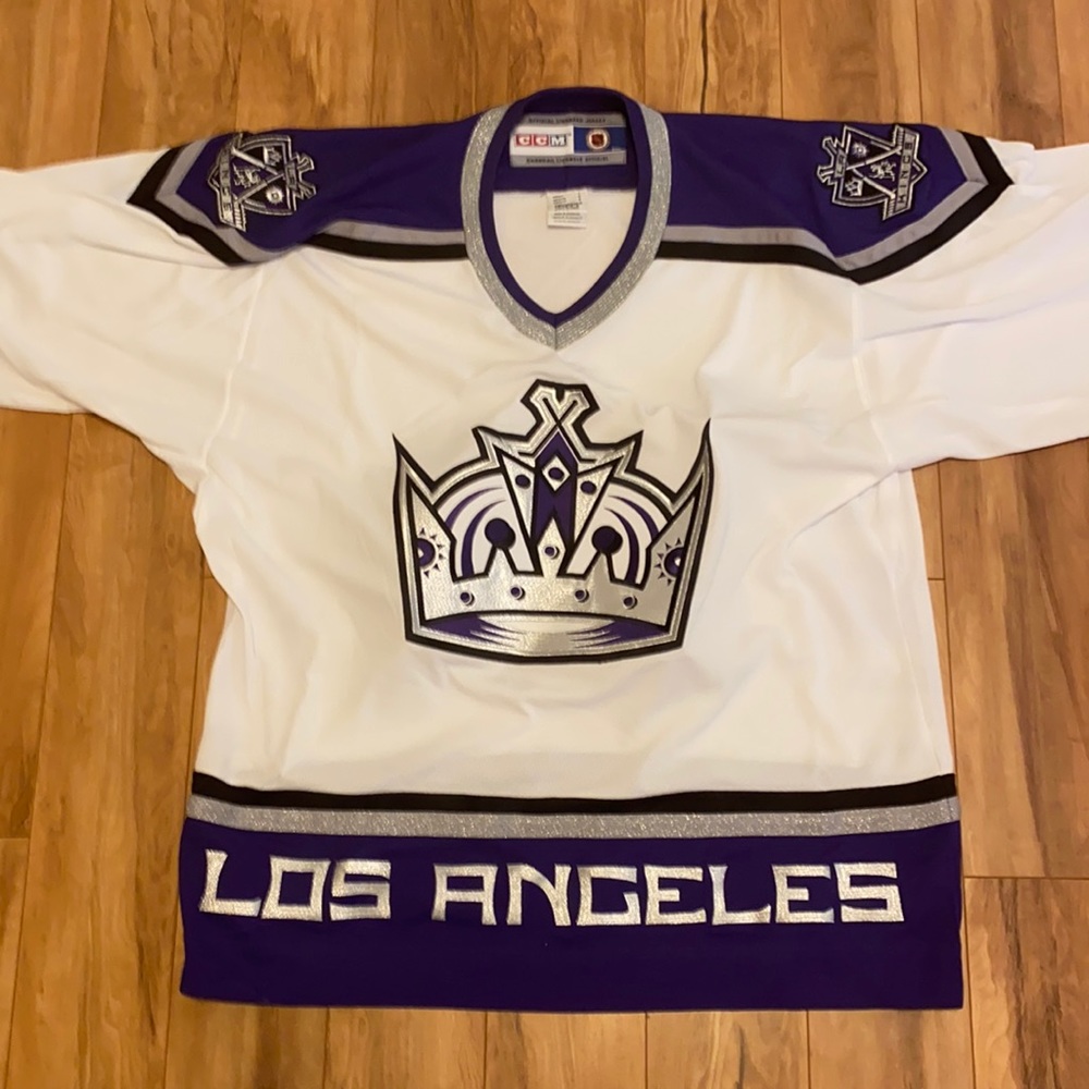 Los Angeles Kings size L jersey.